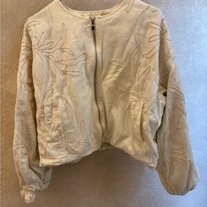 New beige cute gorgeous jacket crop with pockets and zippers floral pattern